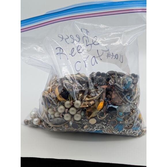 ‘Reese’ Repurpose/Craft/Possible Wearable Over 4 Pounds Mystery Jewelry Bag - Picture 4 of 8